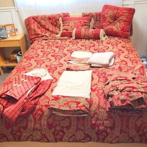 Bedspread comforter and two shams